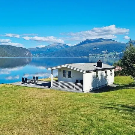 4 Person In Utvik-by Traum Nyaraló