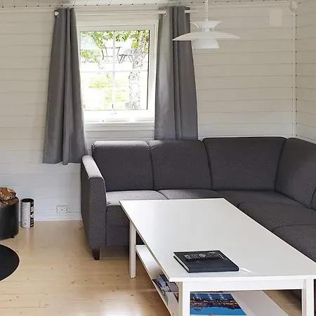 4 Person In Utvik-by Traum *