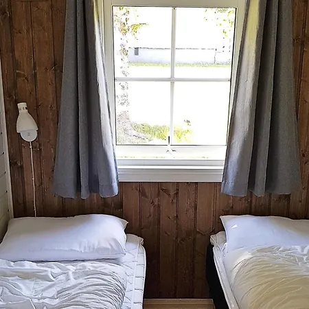 4 Person In Utvik-by Traum Reed