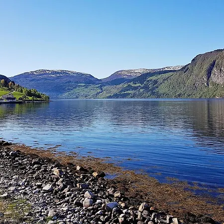 4 Person In Utvik-by Traum