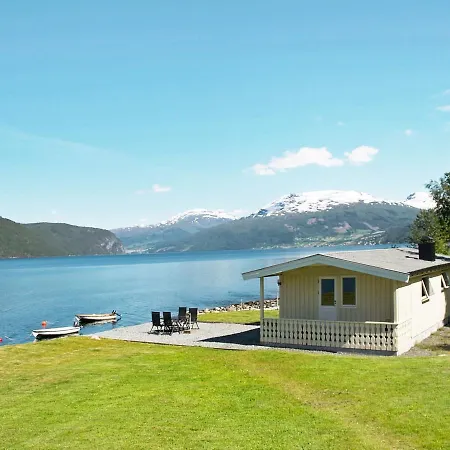 4 Person In Utvik-by Traum * Reed