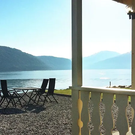 Two-bedroom In Utvik 3 Holiday home Reed
